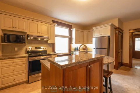 212 Front St, Stratford, ON N5A 4H7