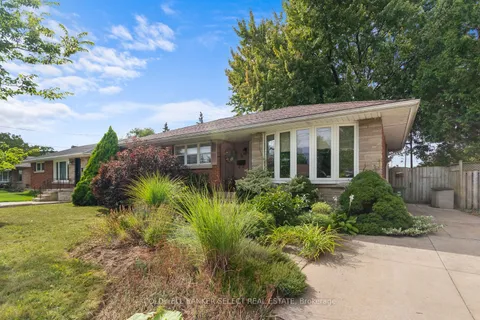54 Beacon Ave, Hamilton, ON L8T 2N5