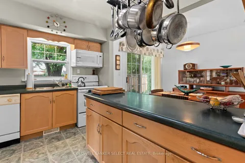 54 Beacon Ave, Hamilton, ON L8T 2N5