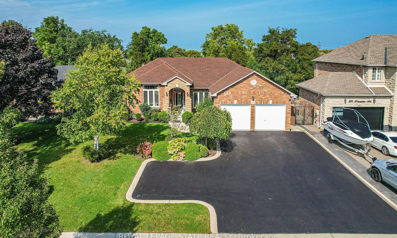 202 Livingston Ave, Grimsby, ON L3M 4V8