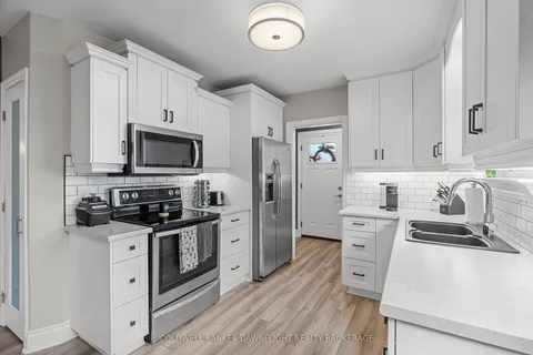 71 John St, South Huron, ON N0M 1S2