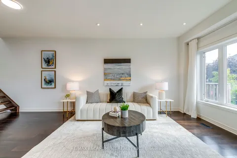 105 Highgate Dr, Hamilton, ON L8J 3P2