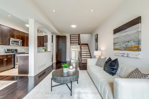 105 Highgate Dr, Hamilton, ON L8J 3P2