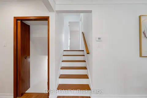 47 Sunrise Dr, Hamilton, ON L8K 4C2