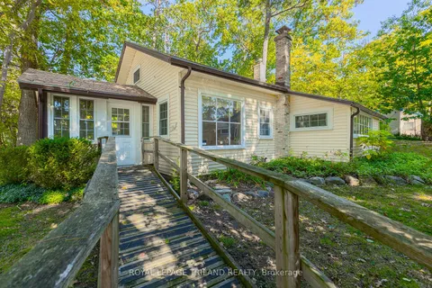 36 Woodward Ave, Lambton Shores, ON N0M 1T0