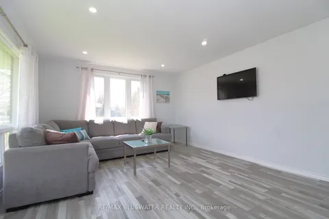 45 John St, Bluewater, ON N0M 2T0