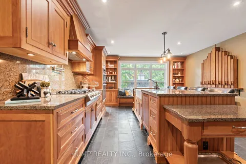 136 Main St, Kingsville, ON N9Y 1H5