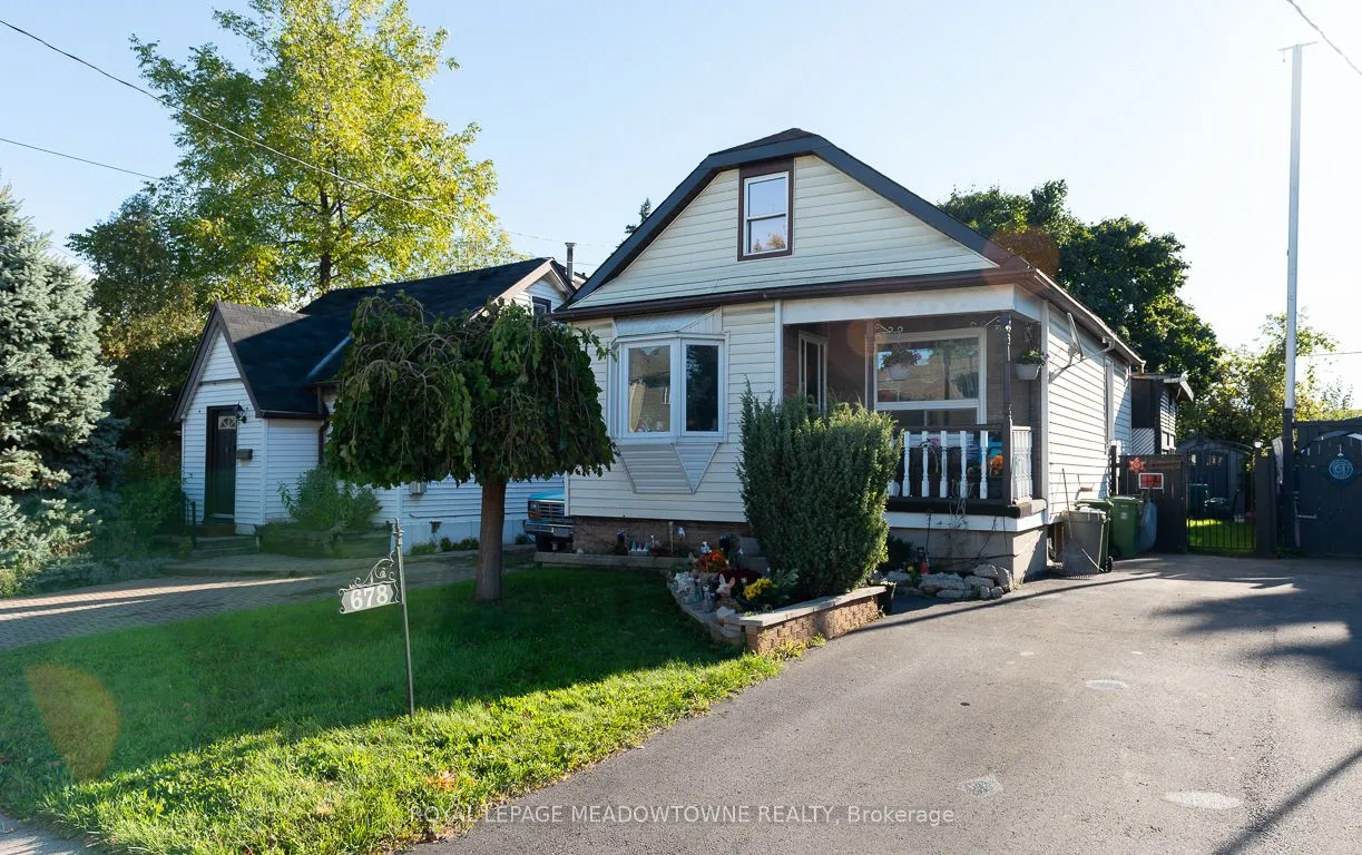 678 Knox Ave, Hamilton, ON L8H 6K5