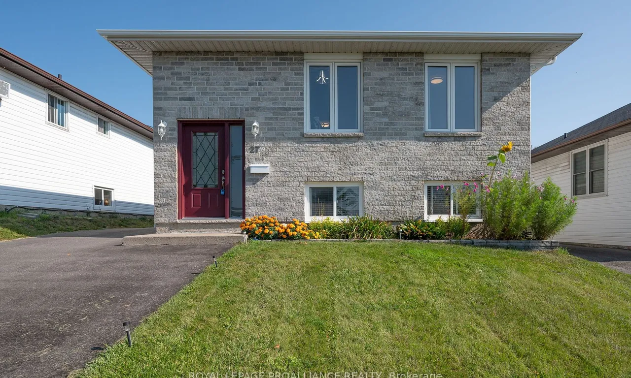 27 Joyce St, Kingston, ON K7K 6V7