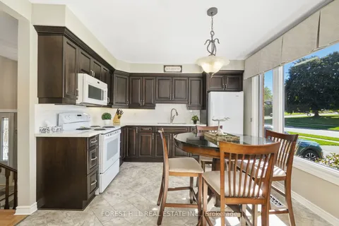 1022 Southlawn Dr, Peterborough, ON K9J 1G4