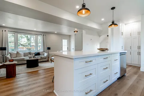 163 Highland Ave, St. Catharines, ON L2R 4J7