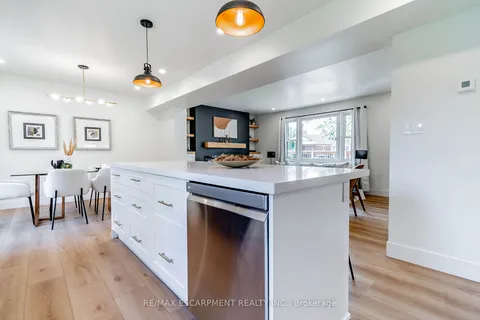 163 Highland Ave, St. Catharines, ON L2R 4J7