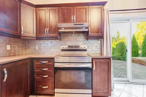 230 Doon Mills Dr, Kitchener, ON N2P 2R8