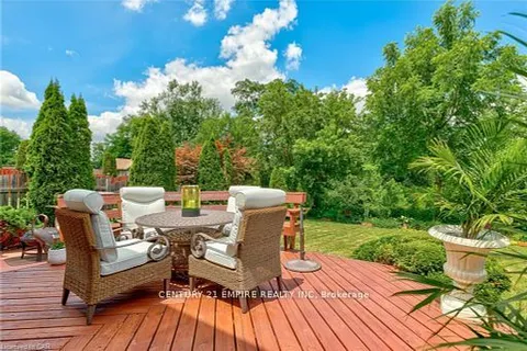 230 Doon Mills Dr, Kitchener, ON N2P 2R8