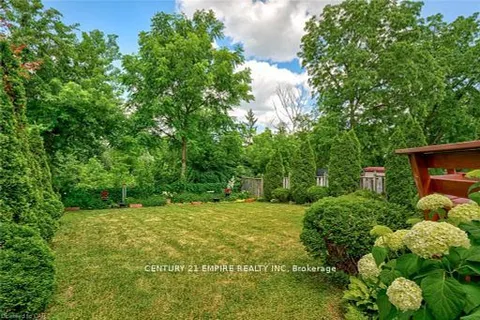 230 Doon Mills Dr, Kitchener, ON N2P 2R8