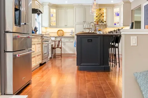90 Robinhood Dr, Hamilton, ON L9H 4G4