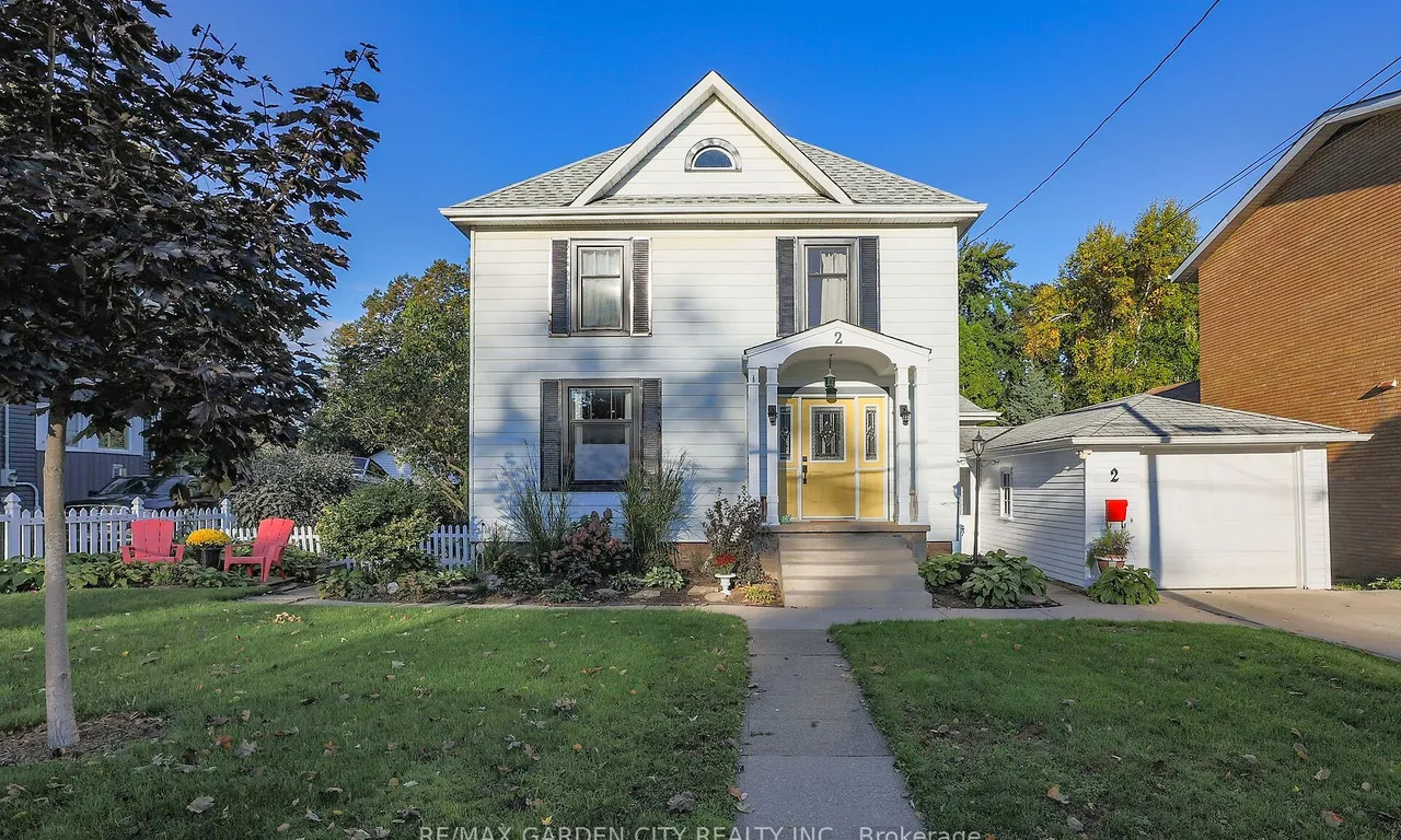 2 Kidd Ave, Grimsby, ON L3M 3S3