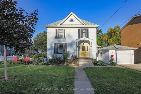 2 Kidd Ave, Grimsby, ON L3M 3S3