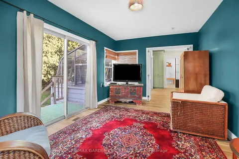 2 Kidd Ave, Grimsby, ON L3M 3S3
