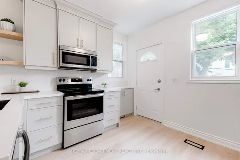 22 Francis St, Hamilton, ON L8L 3V1