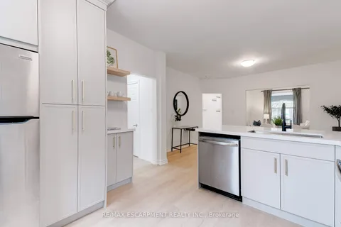 22 Francis St, Hamilton, ON L8L 3V1