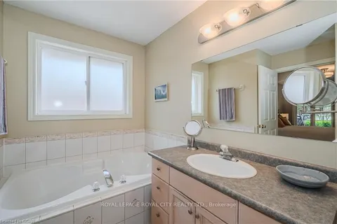 6 Sparling Crt, Guelph, ON N1L 1H6