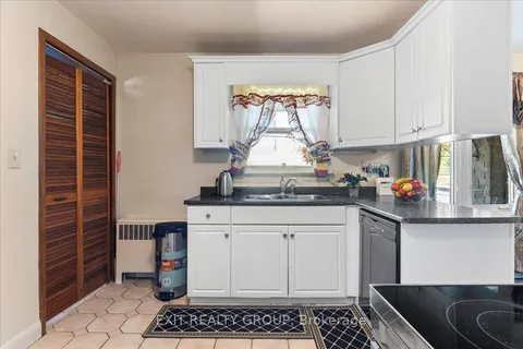 157 Dundas St, Belleville, ON K8P 1A7