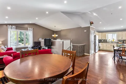 31 Dartmouth Dr, London, ON N5V 4T8