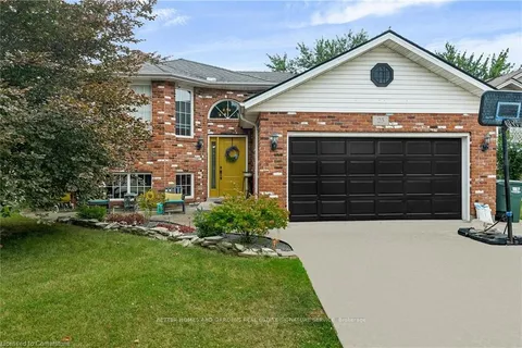 25 Bratt Dr, Amherstburg, ON N9V 4A1