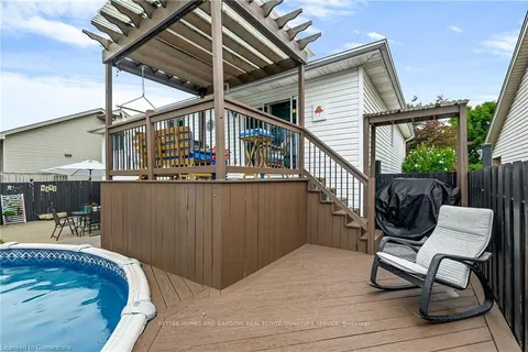 25 Bratt Dr, Amherstburg, ON N9V 4A1