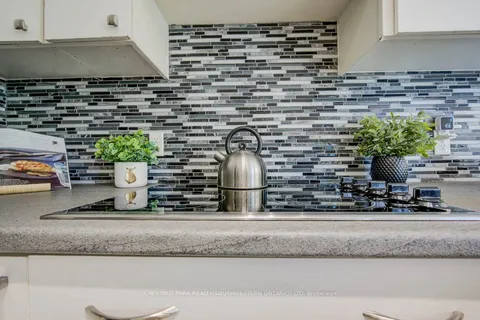 52 Notchwood Crt, Kitchener, ON N2A 3L6