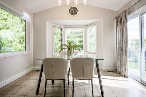 52 Notchwood Crt, Kitchener, ON N2A 3L6