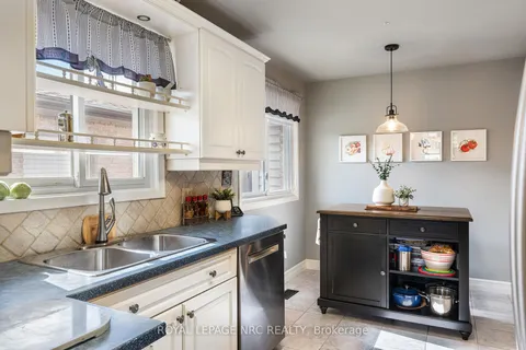 14 Cascade Crt, St. Catharines, ON L2P 1T6