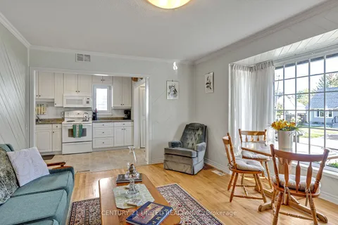 617 Watts Ave, Peterborough, ON K9H 2C6