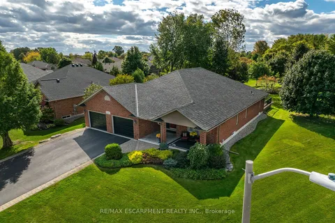 51 Sea Breeze Dr, Norfolk, ON N0A 1N7