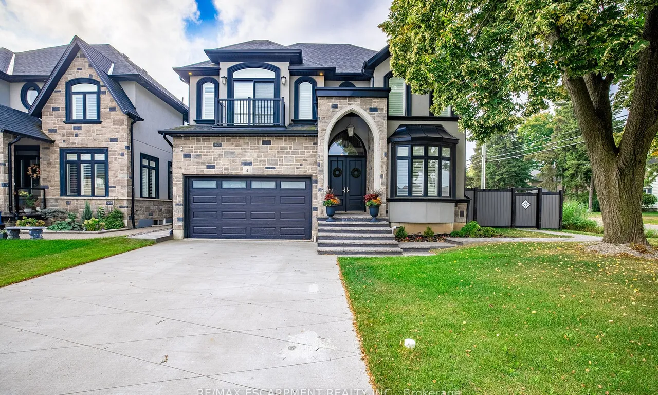 4 Lockman Dr, Hamilton, ON L9K 0C1