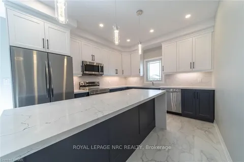 1 Alicia Cres, Thorold, ON L2V 0M1