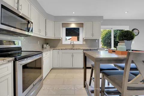 1558 Upper Wellington St, Hamilton, ON L9B 2C1