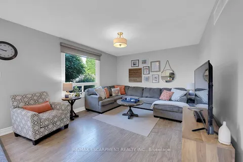 1558 Upper Wellington St, Hamilton, ON L9B 2C1