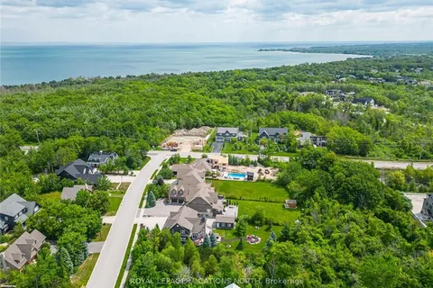 108 Alta Rd, Blue Mountains, ON L9Y 0T2