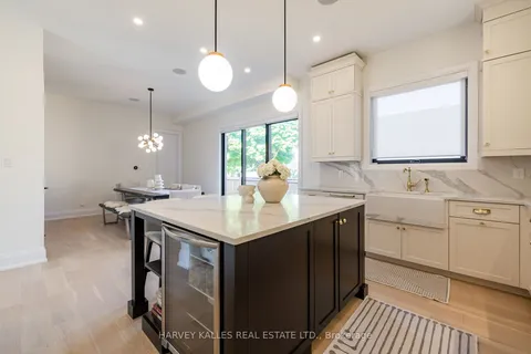 121 Fiddlers Green Rd, Hamilton, ON L9G 1W4