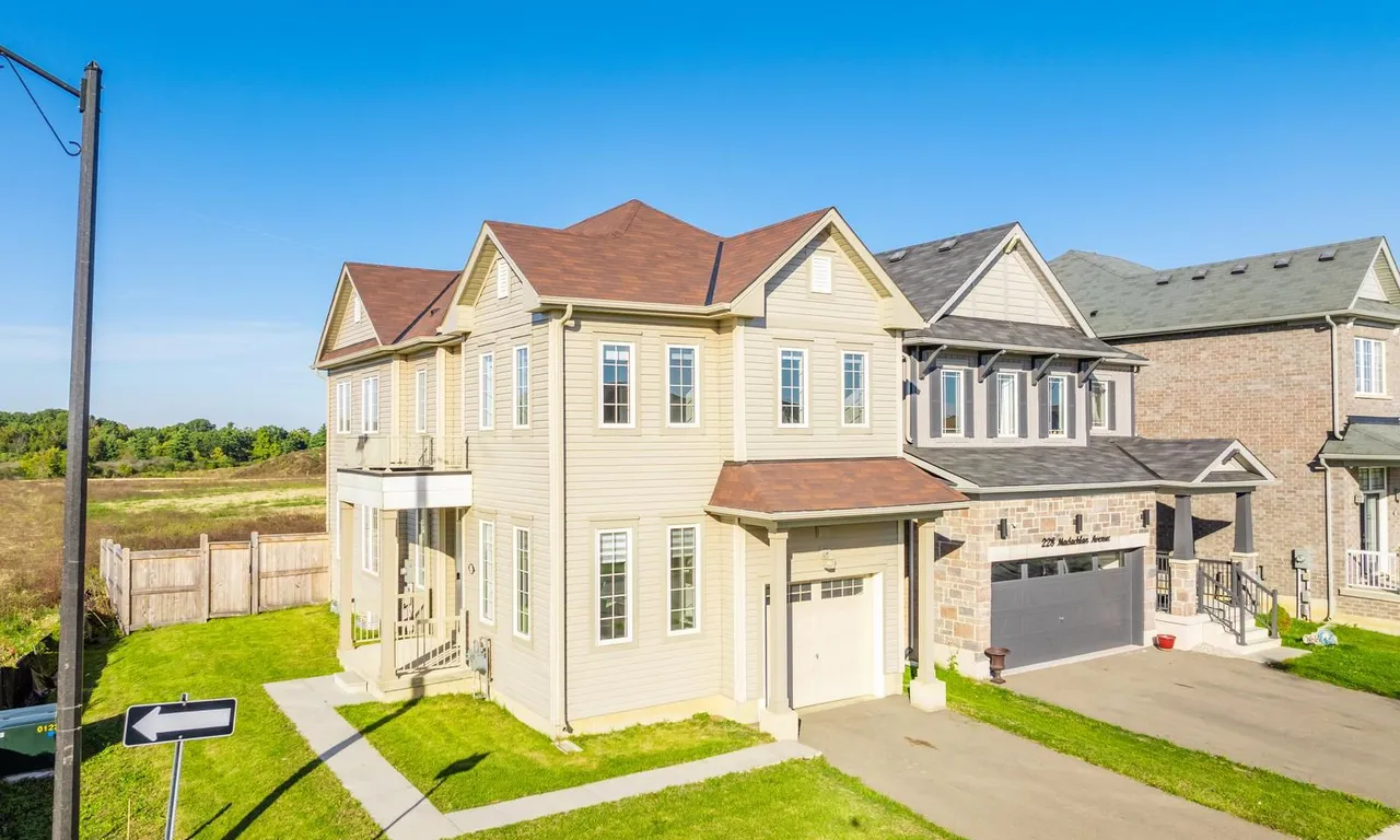 230 Maclachlan Ave, Haldimand, ON N3W 1V3