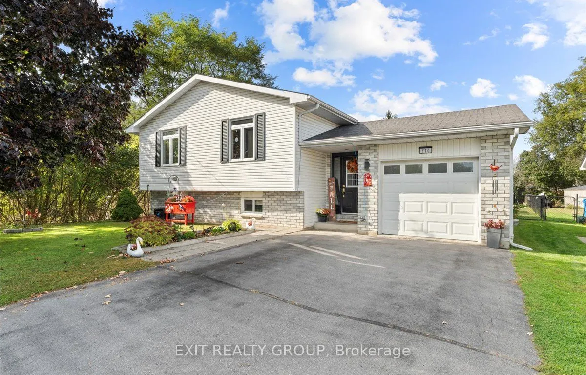110 Canal St, Quinte West, ON K8V 4K7