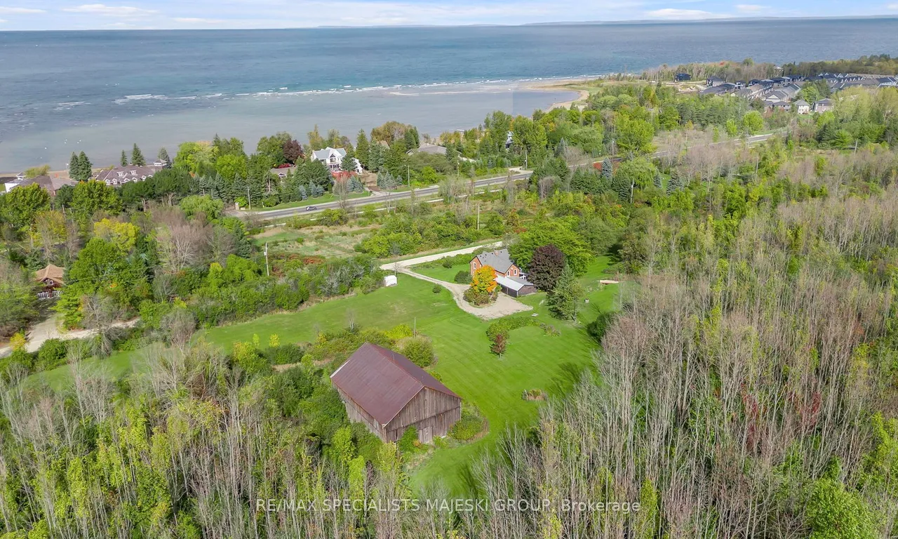 190 Old Lakeshore Rd, Blue Mountains, ON N0H 1J0