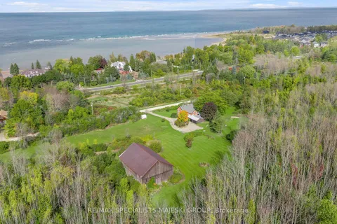 190 Old Lakeshore Rd, Blue Mountains, ON N0H 1J0