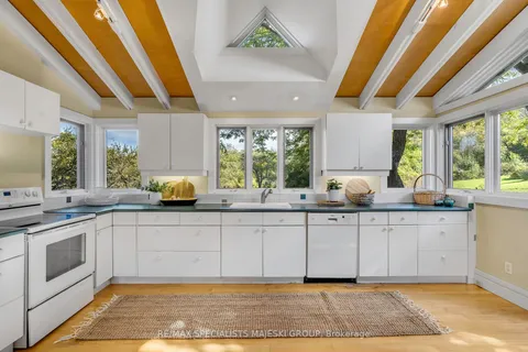 190 Old Lakeshore Rd, Blue Mountains, ON N0H 1J0