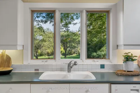 190 Old Lakeshore Rd, Blue Mountains, ON N0H 1J0