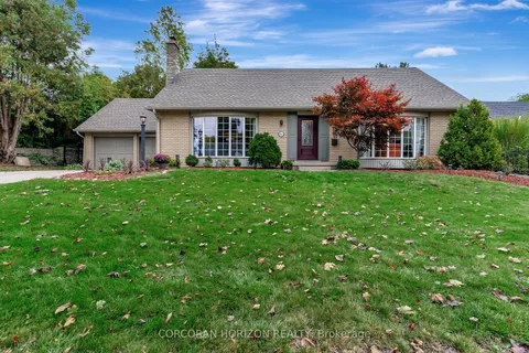 806 Westmount Rd, Kitchener, ON N2M 1S4