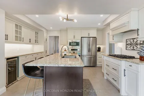 806 Westmount Rd, Kitchener, ON N2M 1S4