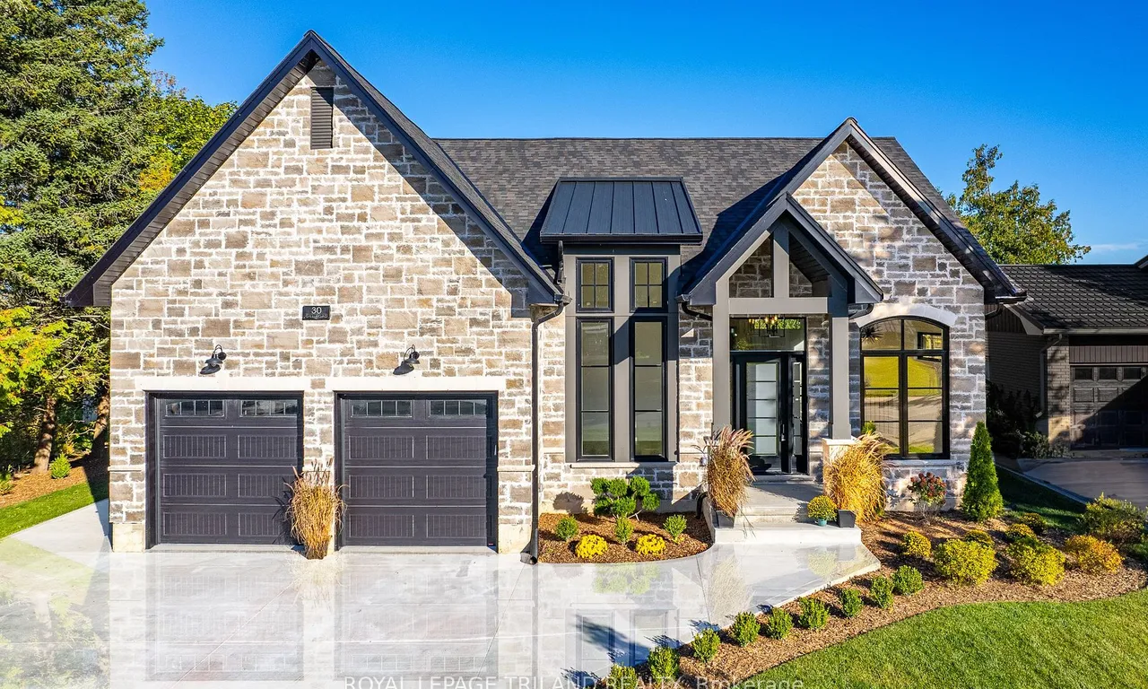30 Gill Rd, Lambton Shores, ON N0M 1T0